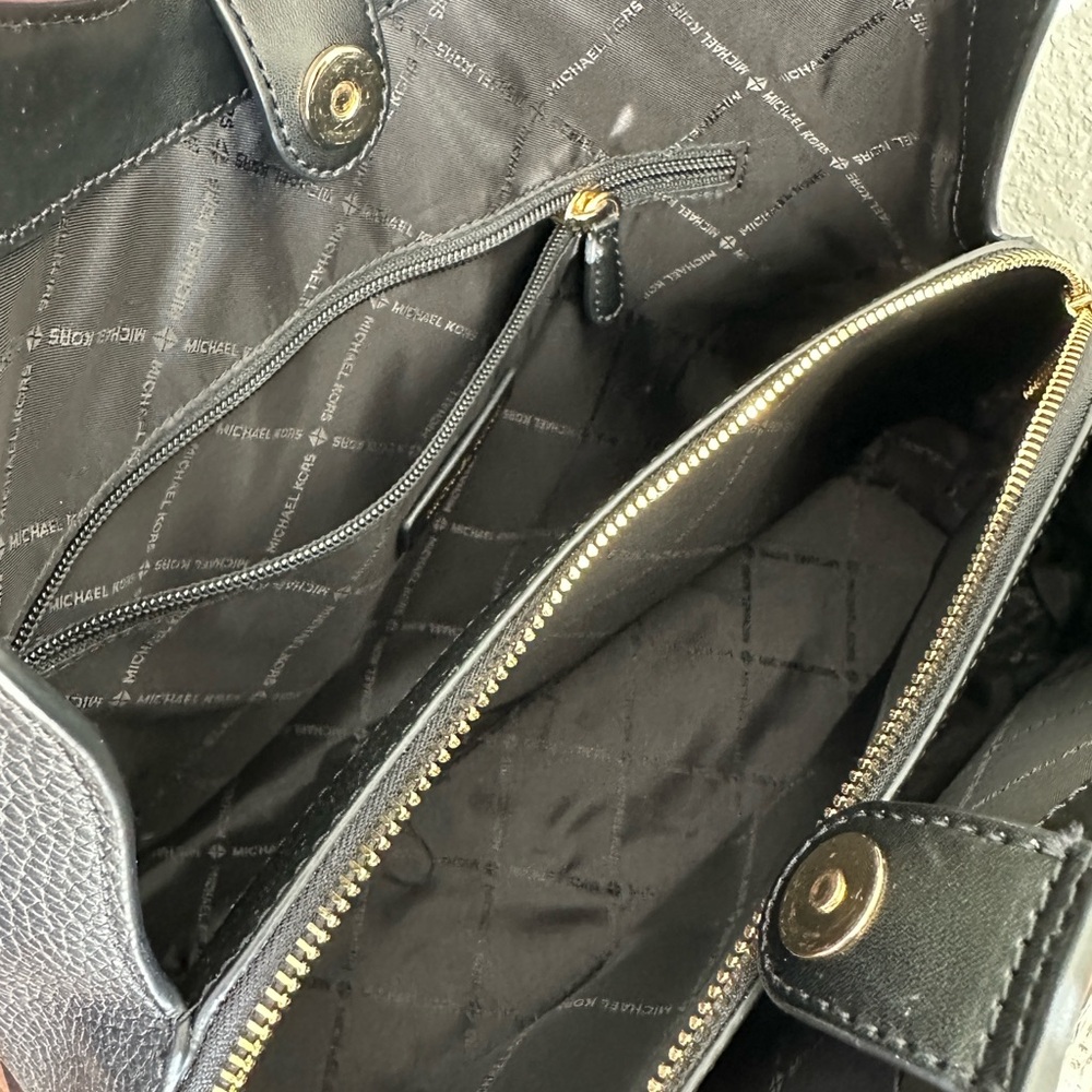 MAKE AN OFFER! Michael Kors Shoulder Bag - Picture 7 of 9